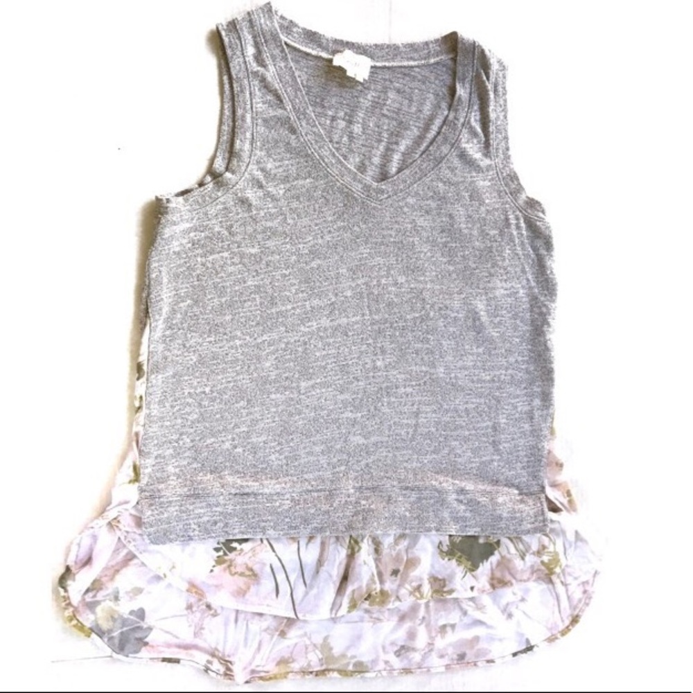 Deletta gray Top with ruffle trim